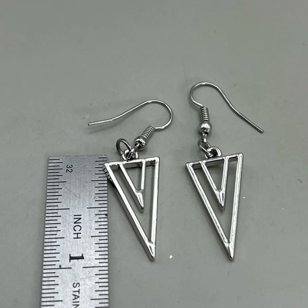 Geometric Silver Necklace and Earring Set - Picture 3 of 4